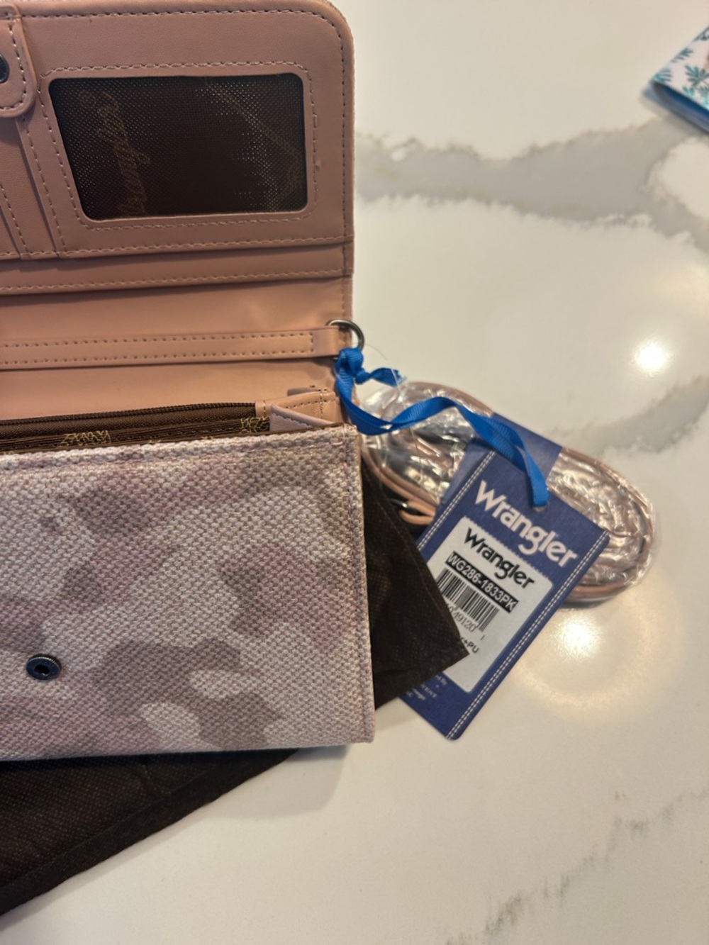 Wrangler Pink Camo Women's Clutch - Picture 4 of 5